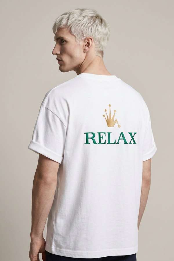 RELAX Tee Bianco – Closeup